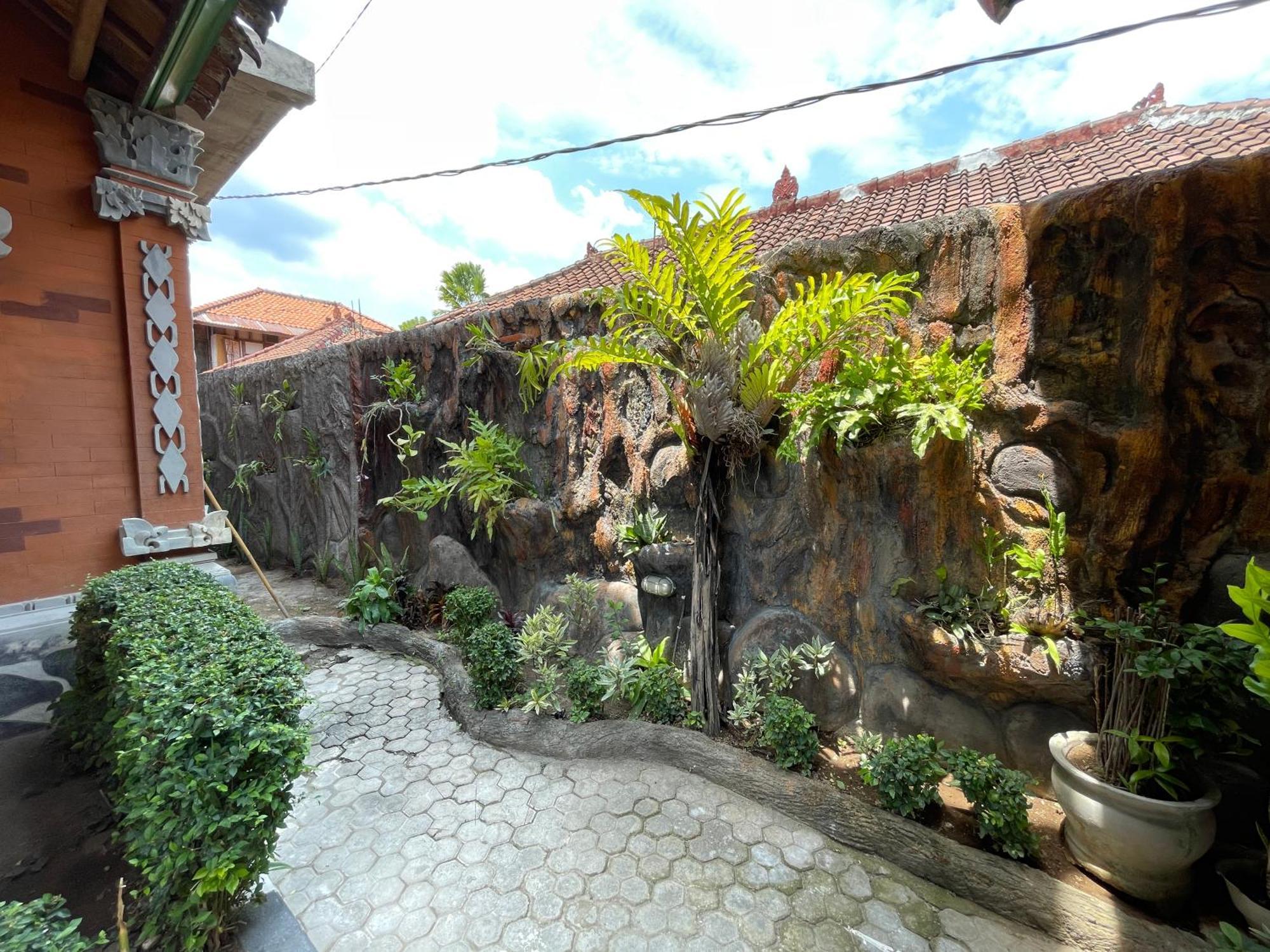 Kubu Elsa Bali Hotel Lovina  Exterior photo